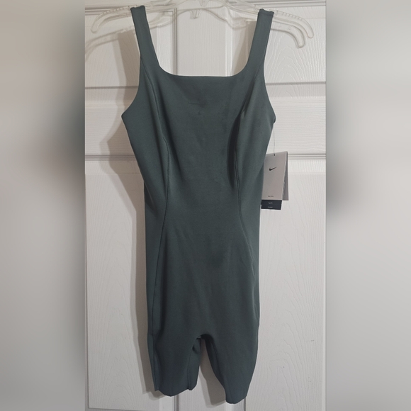 Nike Women's Zenvy Dri-FIT Training Bodysuit - Picture 9 of 11